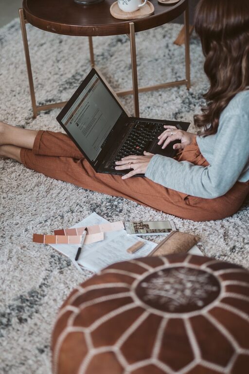 Jak zorganizować efektywną przestrzeń do pracy w domu